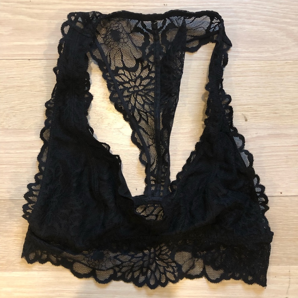 Victoria’s Secret black lace bralette